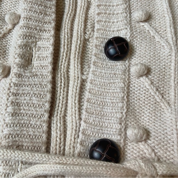 Vintage Cream Cable Knit Sweater - Picture 6 of 11